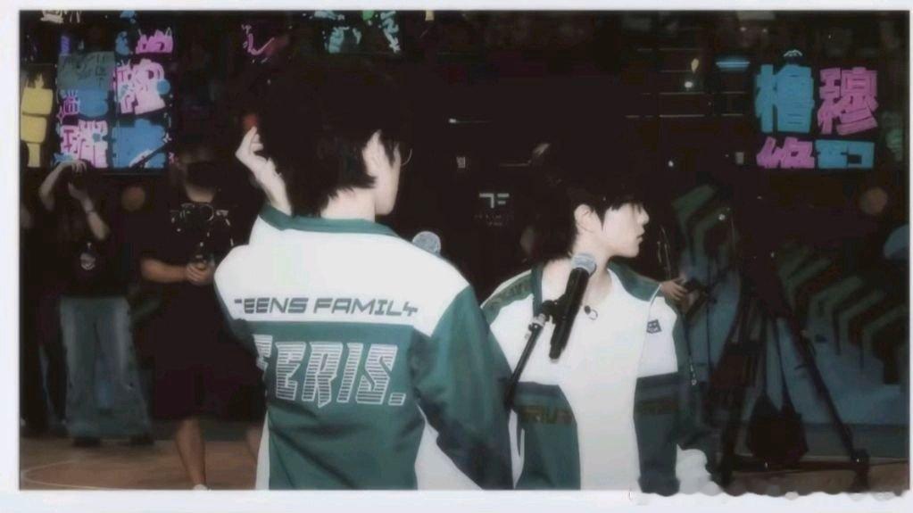 #橹穆[超话]#  🩵🩷#橹穆 真爱永不落幕# 

【互】王橹杰心只有一颗也只爱穆祉丞一个˗ˋˏ♡ˎˊ˗🩵🩷许愿橹穆の幸福没有终点🩵🩷风在刮 雨在下 橹穆携手走天下🩵🩷世界模糊不清 橹穆交换真心(*^．^*)🩵🩷泪水打湿充电线 电死也要磕橹穆＞_＜🩵🩷 ​