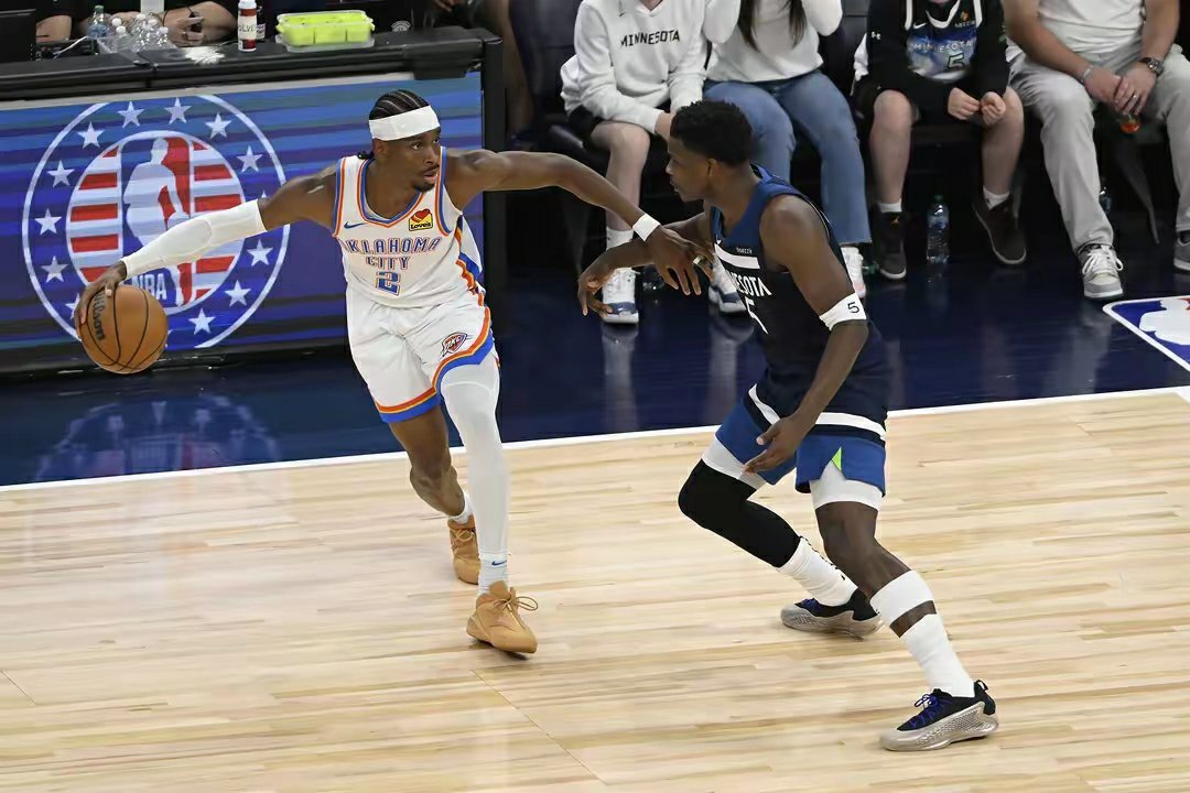 NBA 据美媒统计，东部决赛和西部决赛前三场的观众人数差异明显。 东部...