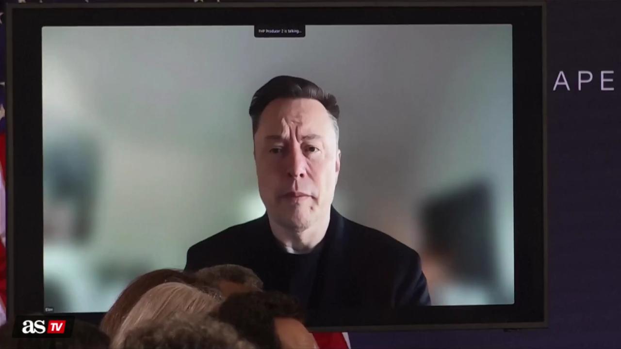 G20炸场❗马斯克大胆预判：AI带飞全球经济，但2027年电力要不够用🤯
 
G20会议上马斯克抛出一连串惊人预测，AI、人形机器人、能源危机全部聊到，直接引爆科技圈！
 
✨AI或将重塑全球经济大盘
马斯克判断AI可以拉动全球经济增长20%-30%，每年新增20‑30万亿美元经济增量。
未来12‑