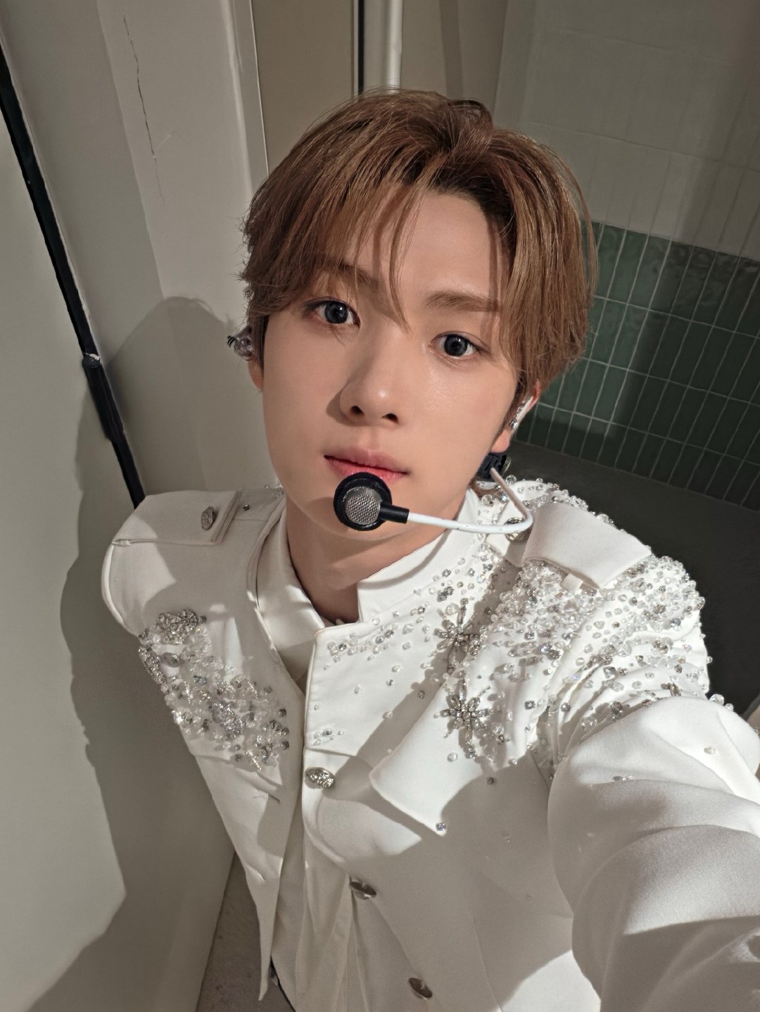 260928    Weverse 更新 posts
【YOUNGJAE】

曼谷，再见啦~~🙏🙏

# ​