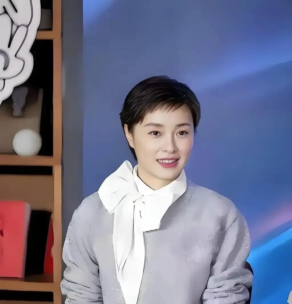 演员吴越说：“2024年年底的一天晚上，于和伟突然给我发消息，说有个戏想找你，让我问问你，我当即就说好呀，没问题。

2024年年底，于和伟给吴越发了一条消息，问她愿不愿意演一部戏。吴越几乎没犹豫，直接答应下来。

可这句“好呀”，后面跟着的不是一句轻松话，而是三天后的电话、深夜十一点收到的剧本，还