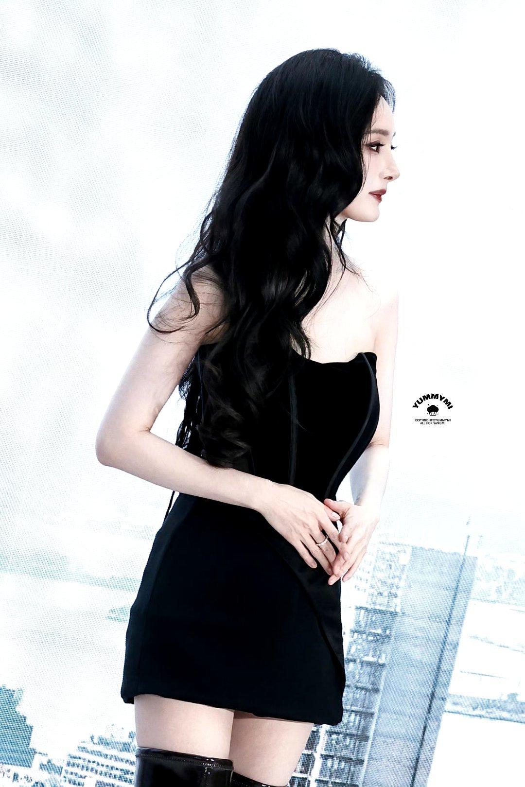 #杨幂[超话]# ym#杨幂剪彩神图#y#杨幂SW女王驾到#  

从未对你虚情假意 只想好好珍惜你o(≧v≦)o

​