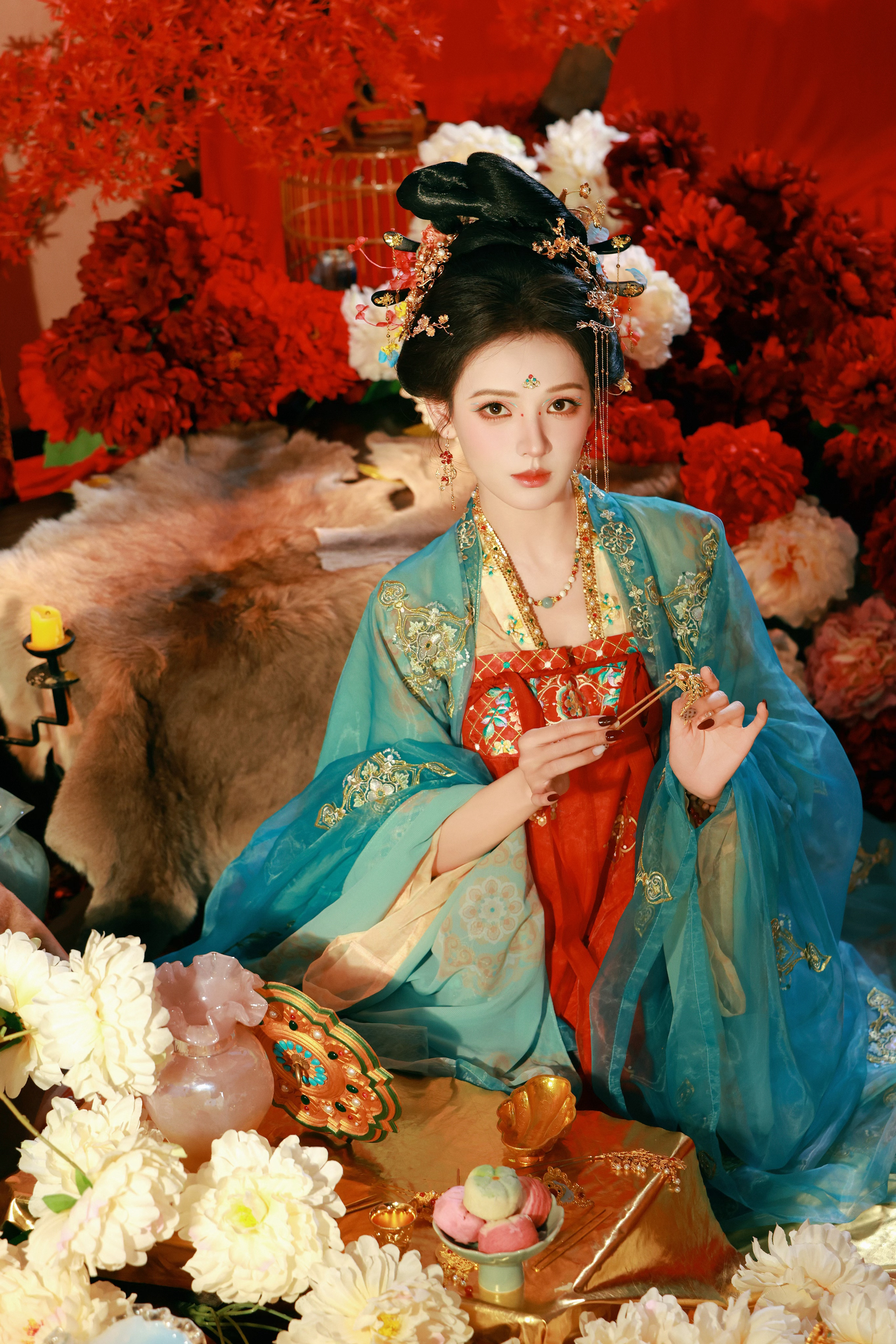 #张予曦[超话]# · #抖音美好奇妙夜# 

红裙青纱皆入画，阿瓜一首《琵琶行》，宜再听一遍伴入睡[月亮] 
化妆🪞：
发型💇‍♀️：
摄影📷：
造型👗：​