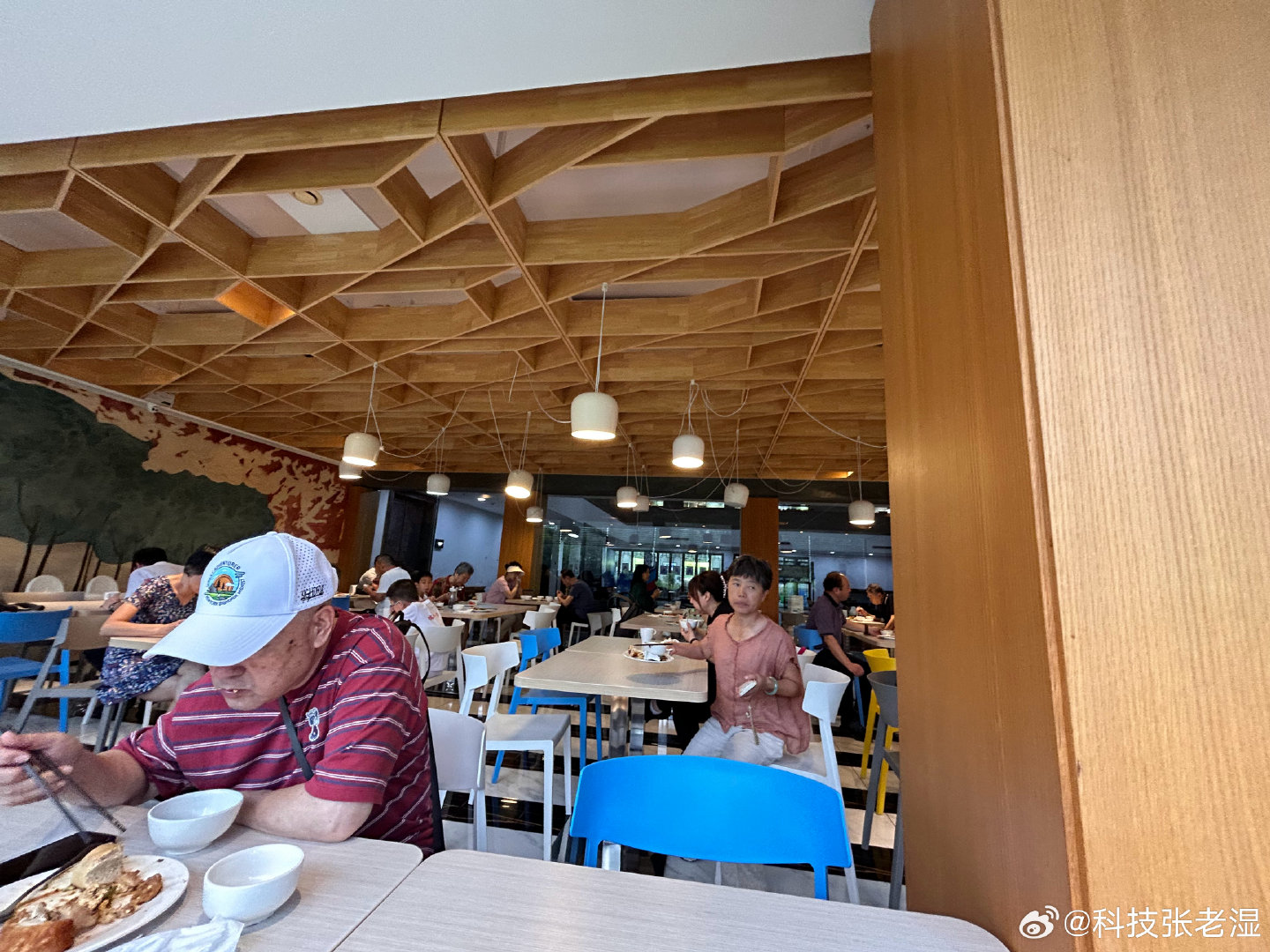 不知道是不是效益变差了，宝马今天的伙食一般般。[泪奔][泪奔][泪奔][泪奔] ​