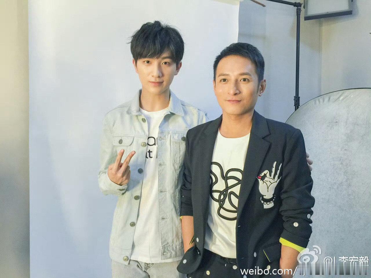 #李宏毅薛回文# lhy#李宏毅岐凤殷#
你是我的唯一，这不仅是一句承诺，更是一种信仰。在这个浮躁的世界里，我依然固执地相信真爱永恒。​