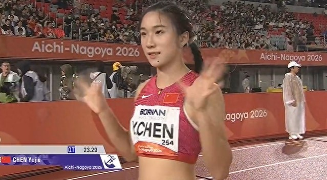 田径女子200米决赛：17岁陈妤颉22秒93摘得银牌，新加坡选手卫冕

竞技体育最迷人的地方，从来不是谁赢了谁输了，而是输赢背后那条不断被拉近、又被推远的线。

17岁的陈妤颉，一年前在亚锦赛上曾以0.01秒的微弱优势，把新加坡名将佩雷拉从冠军位置上拉了下来。

一年后，名古屋亚运会女子200米决赛