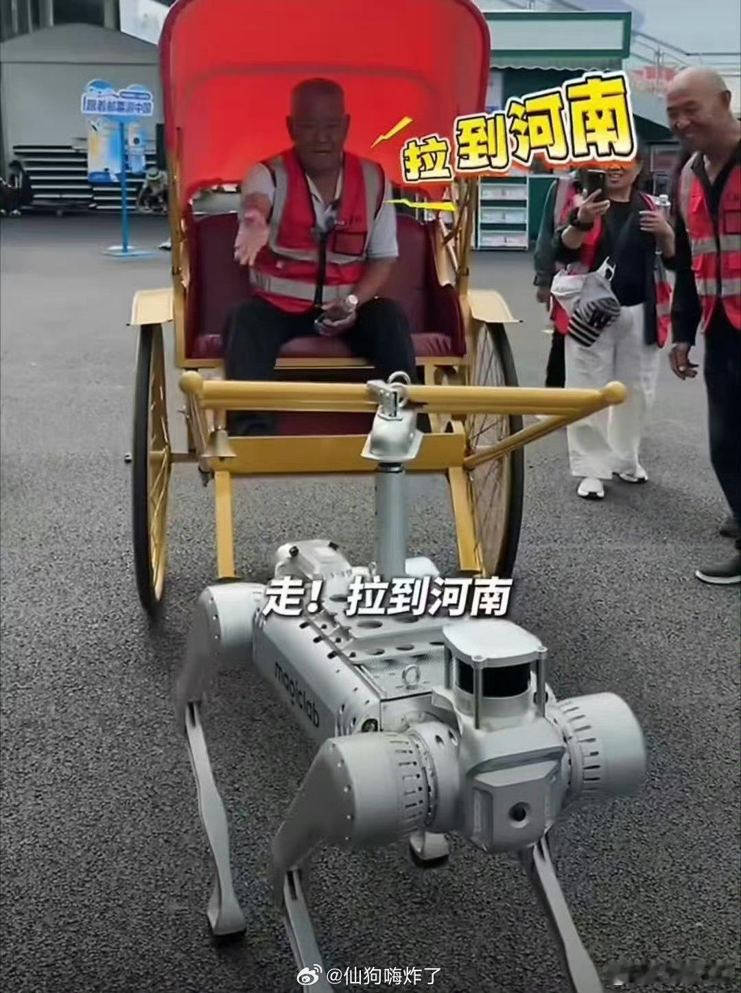 #97年女村长说农村是最需要AI的地方#
谁说科技只属于大城市！97年村支书张桂芳带着乡村老人勇闯外滩，近距离感受前沿AI黑科技。智能药箱、智能设备解决老人日常难题，让大家真切体会到，AI能切实温暖乡村留守老人的生活。#河南97年女村长带村里老人勇闯外滩# ​