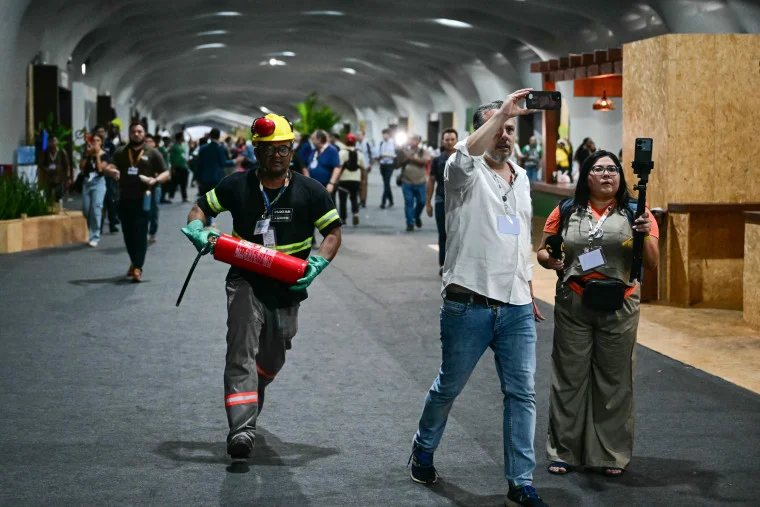 巴西联合国气候谈判展馆发生火灾