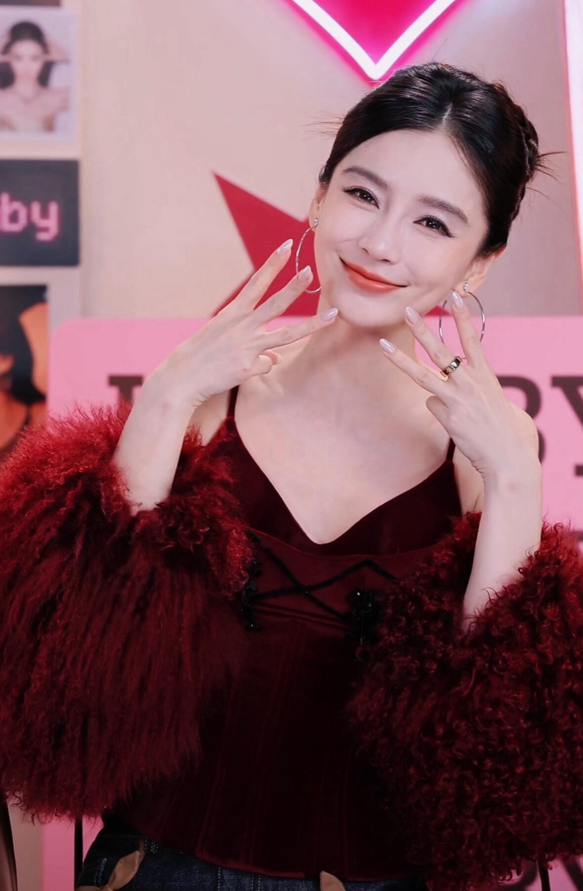 baby好美女明星活动现场 氛围感拉满的穿搭 甜美暴击现场 甜美暴击
