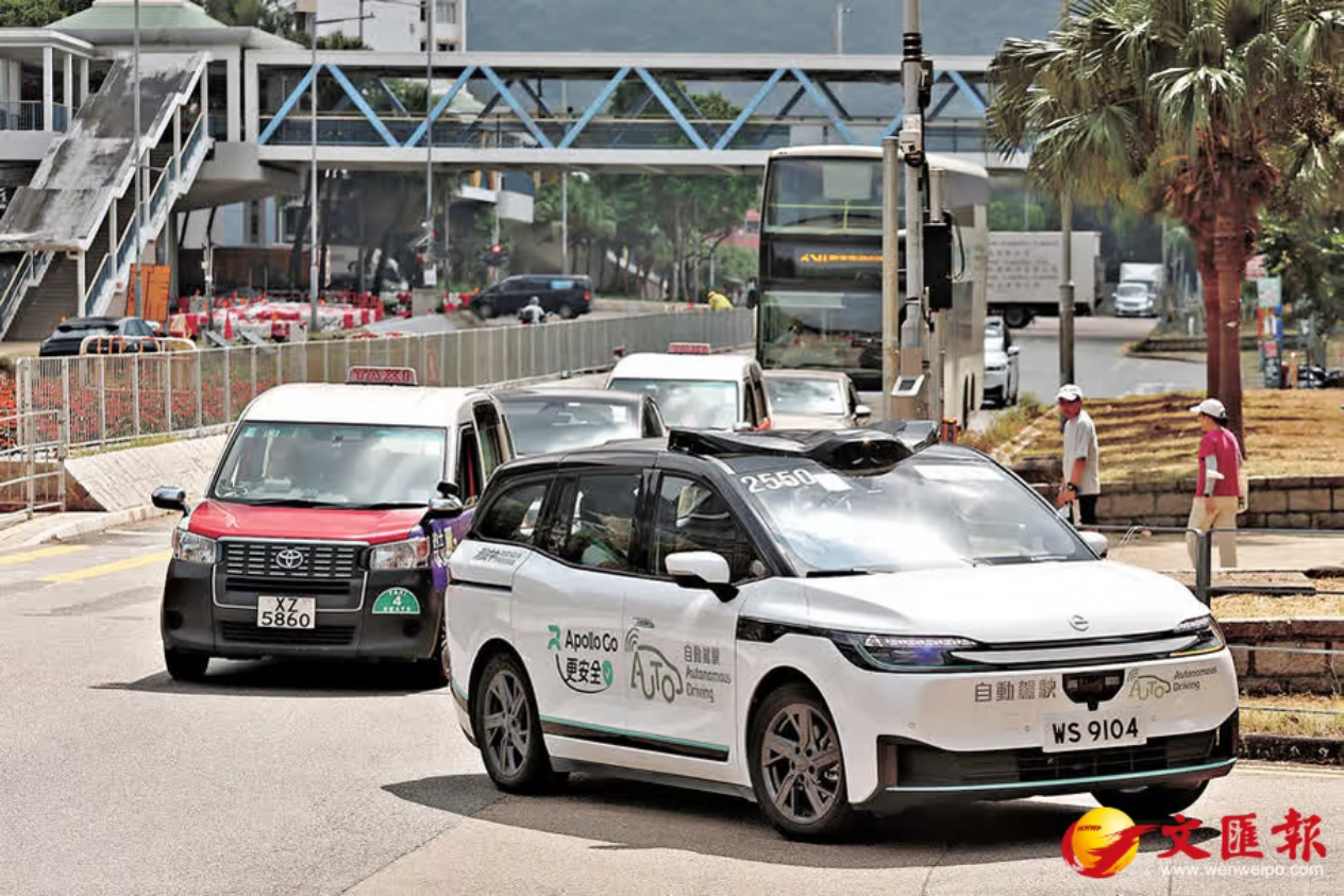 🤖全港首个无人驾驶公众试乘｜百度萝卜快跑登陆香港东涌
✅活动主体：百度萝卜快跑
📍地点：东涌逸东邨
🗓时间：10月21日 — 11月3日，一共14天
🎫福利：免费试乘，预计接待1000+人
 
香港首场无人驾驶公众试乘活动来了！
有机会亲身搭乘萝卜快跑自动驾驶车辆，感受未来出行。
想去体验的小伙伴，