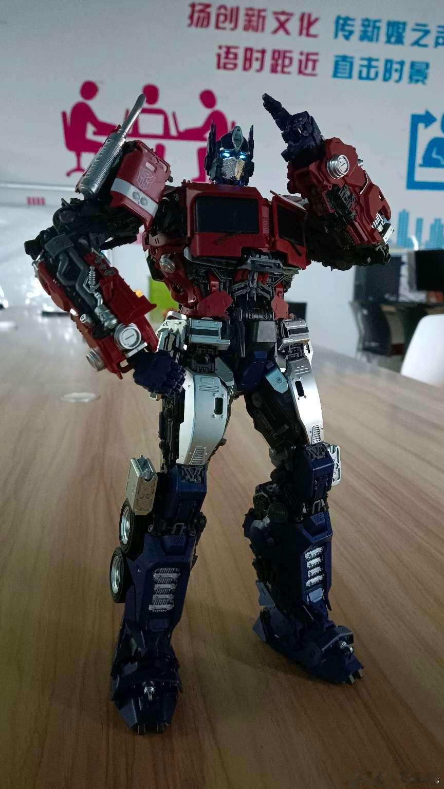 Rest in peace,Mr.Cullen. Your voice gives this character a true soul. Thank you for giving the voice of Optimus Prime. "Untill that day,till all are ONE."…… 😭👊👊👊
 ————————
晚安，库伦老爷子。 你的声音给予了这个角色真正的灵魂。 感谢你为擎天柱配音。 “直到有一 ​
