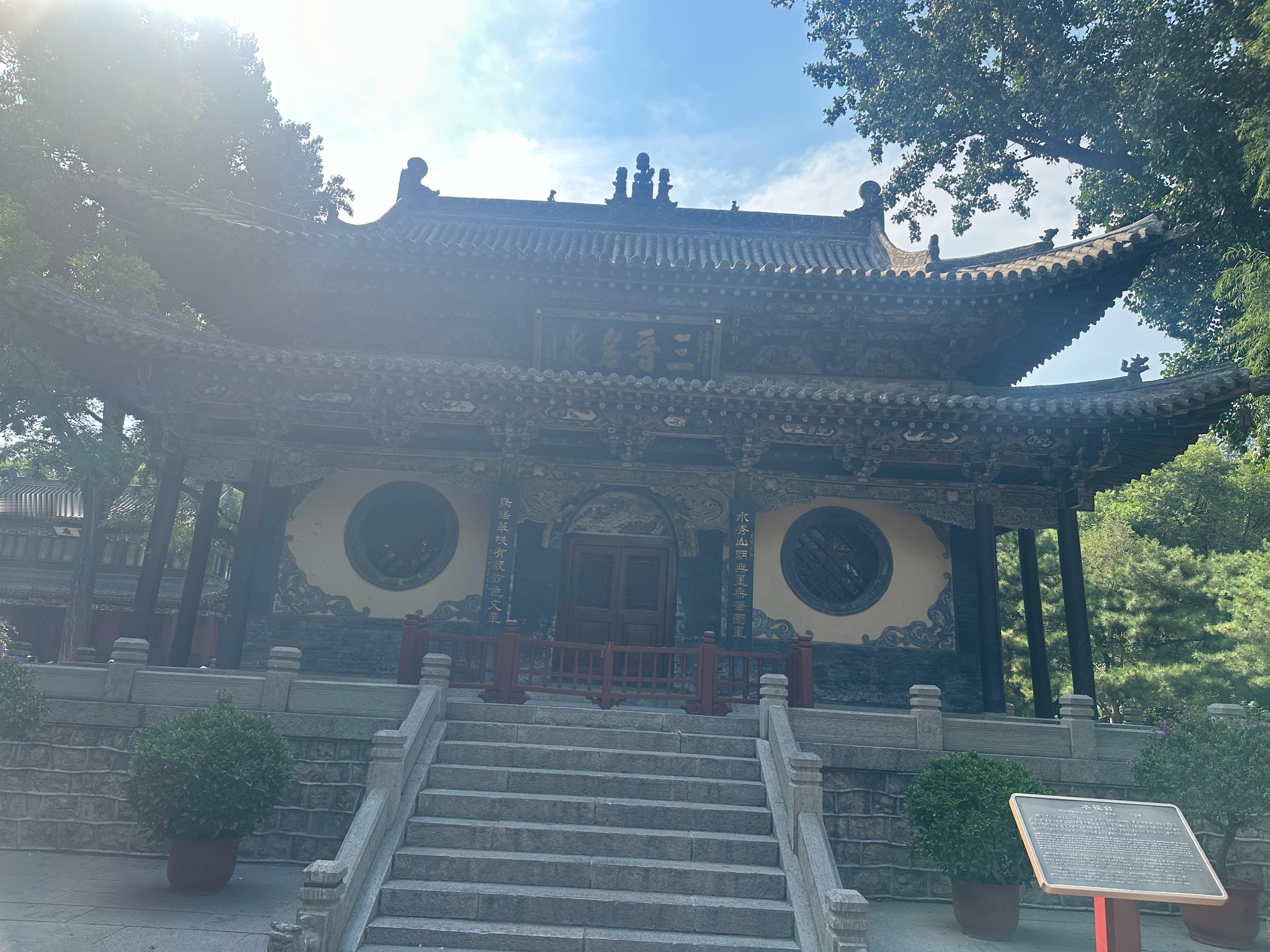 电影《八仙》值得一看，前天看完某女足电影，我觉得内地电影确实完蛋了，星...