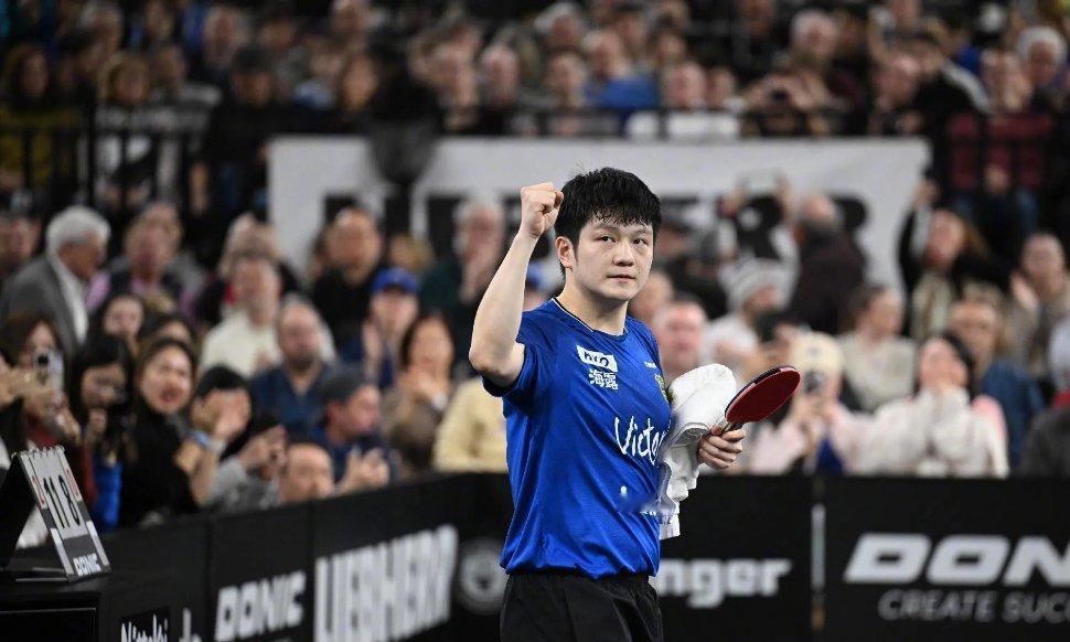 #杜塞帮樊振东球迷写请假条#德国杜塞尔多夫乒乓球俱乐部用中文给樊振东球迷写请假条，向领导申请延长1小时午休，还夸球迷"能抗能熬"，这波跨时差宠粉操作直接刷屏全网 ​