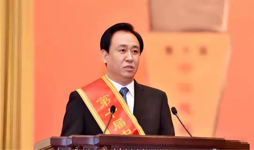 论投资老许还不如贾跃亭，8亿美元打水漂！许家印投资贾跃亭，钱给出去，控制权却一分没拿到

 
8亿美元豪赌FF，两大资本高手博弈，到头来只剩一地鸡毛
 
回看资本市场一段著名往事，恒大当年重金投资贾跃亭的法拉第未来FF，8亿美元真金白银砸进去，本想拿下新能源造车赛道，最后却上演一场两败俱伤的资本大戏