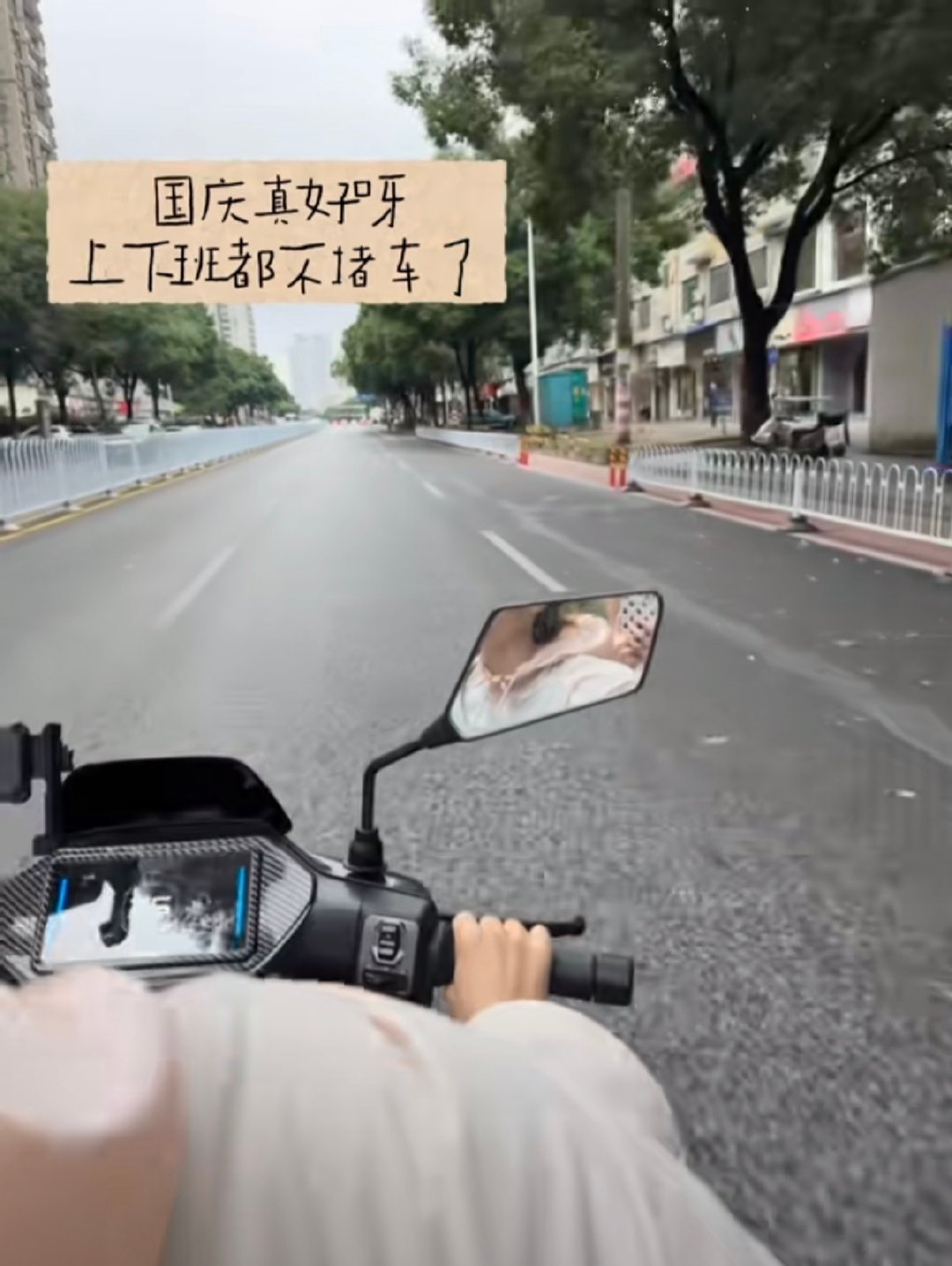 热评第一：心里堵不堵你自己知道。
[哈哈] ​