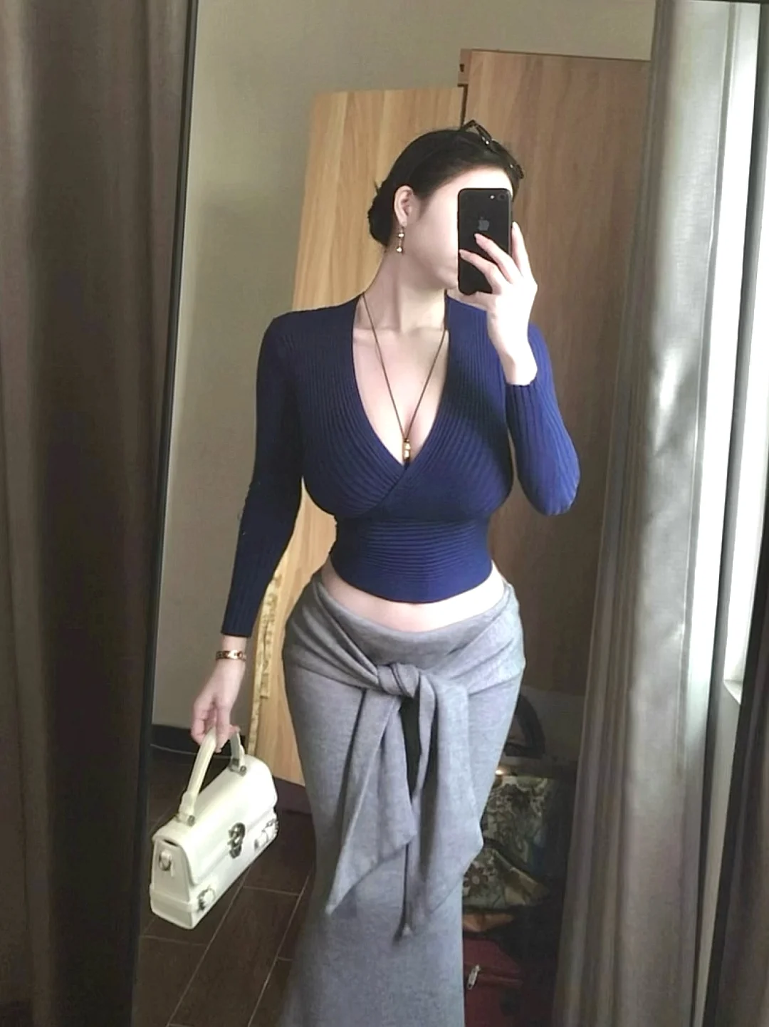 我就说吧！还得是藏蓝色系！