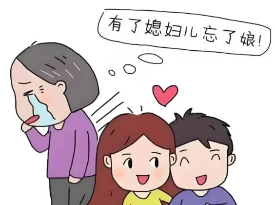 听说儿媳要带孙女回来，72岁老人搬个马扎在