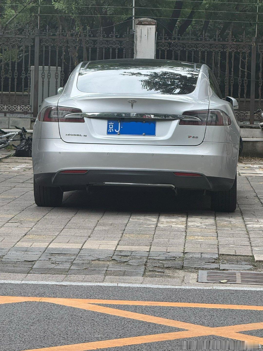 早期原厂进口蓝牌Model S质感 ​