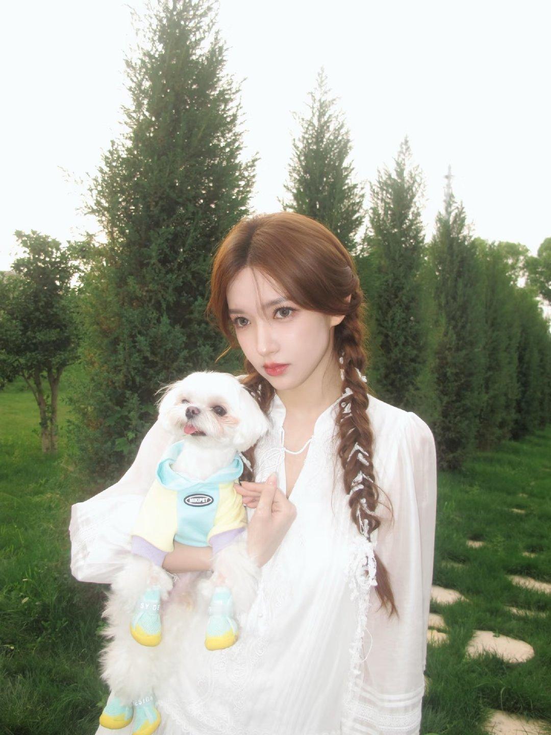 网友票选出最适合麻花辫的女明星：

TOP9 邓恩熙
TOP8 孙珍妮
TOP7 刘些宁
TOP6 陈都灵
TOP5 徐若晗
TOP4 包上恩
TOP3 鞠婧祎
TOP2 杨超越
TOP1 程潇

你最喜欢谁？ ​