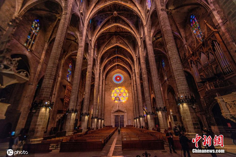 西班牙帕爾瑪大教堂現罕見光學現象 玫瑰圖案一虛一實-圖2
