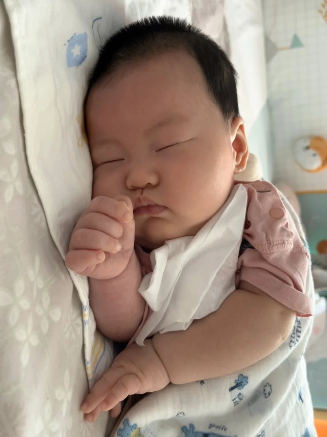 儿保被批评，宝宝落地醒抱睡是你自己的错