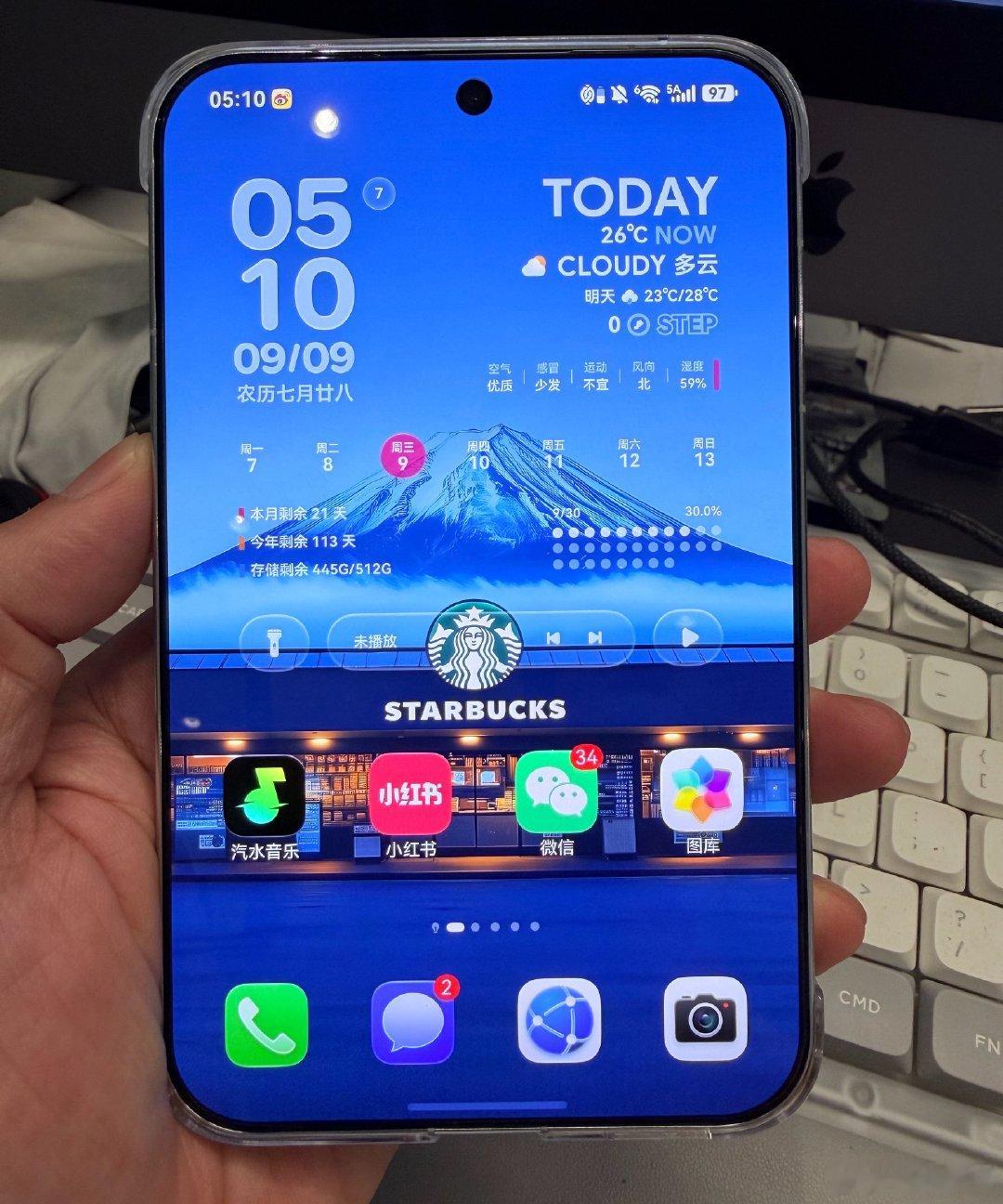 Pura X view这部手机形态真是让人喜欢到没话说，如果运行内存16gb，用双层oled，屏幕亮度在8000尼特，分辨率2K，电池8500安时就完美了[笑cry]#手机# ​