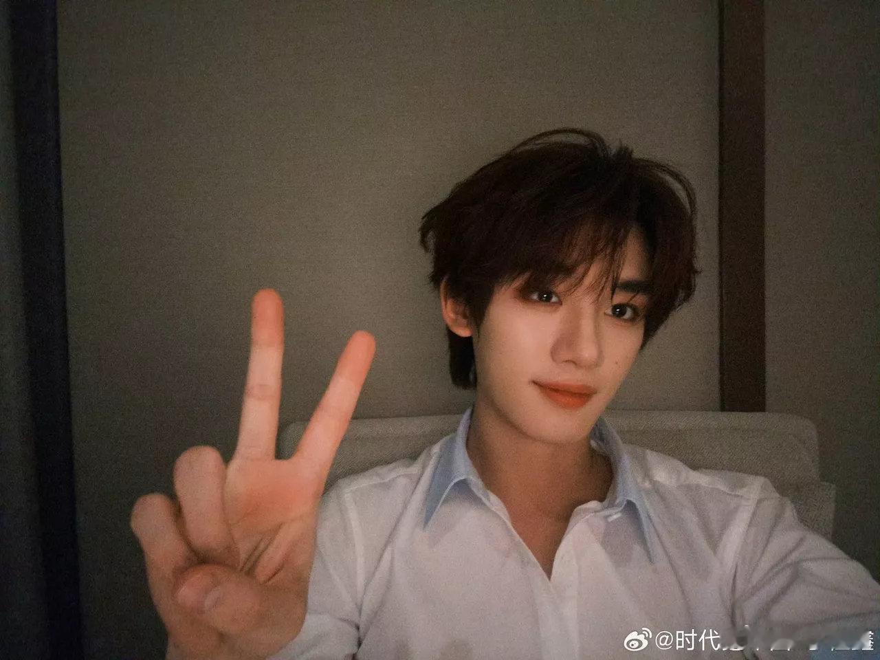 #全优top丁程鑫[超话]##丁程鑫 我们是彼此的星星和月亮# dcx

“我把高德地图卸载了，因为你就是我的全世界”

​
