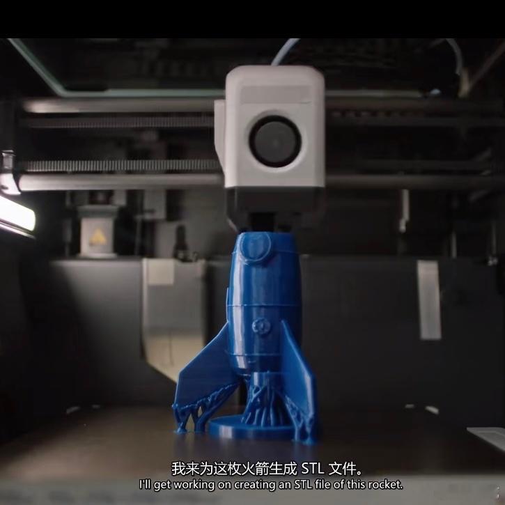 #GPT6宣传片打码设备竟是中国制造#GPT-6 Astra的发布宣传片，从一个黄色圆圈开始。画面中的人让Astra画了一个黄色圆圈，又让它变成火箭的舷窗。几秒钟后，圆圈周围长出了火箭的轮廓，再被导入Blender变成3D模型，最后输出STL文件，交给桌面上那台3D打印机。从黄色圆圈到火箭草图，到3D模型，再到现实中 ​