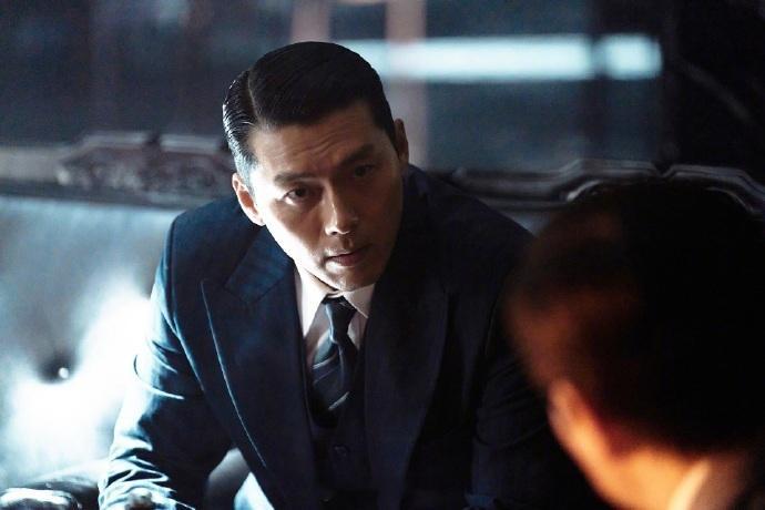 【演员#玄彬#谈到《Made in Korea2》第二季的压力】玄彬表示:“不能说完全没有压力，但因为大家喜欢第一季，所以我也期待喜欢第一季的观众会继续观看第二季。故事比第一季深入得多。如果说第一季更侧重于在各个剧集中介绍情境和人物，那么第二季则会持续讲述一个完整的故事。大家应该能更加投入地享受 ​