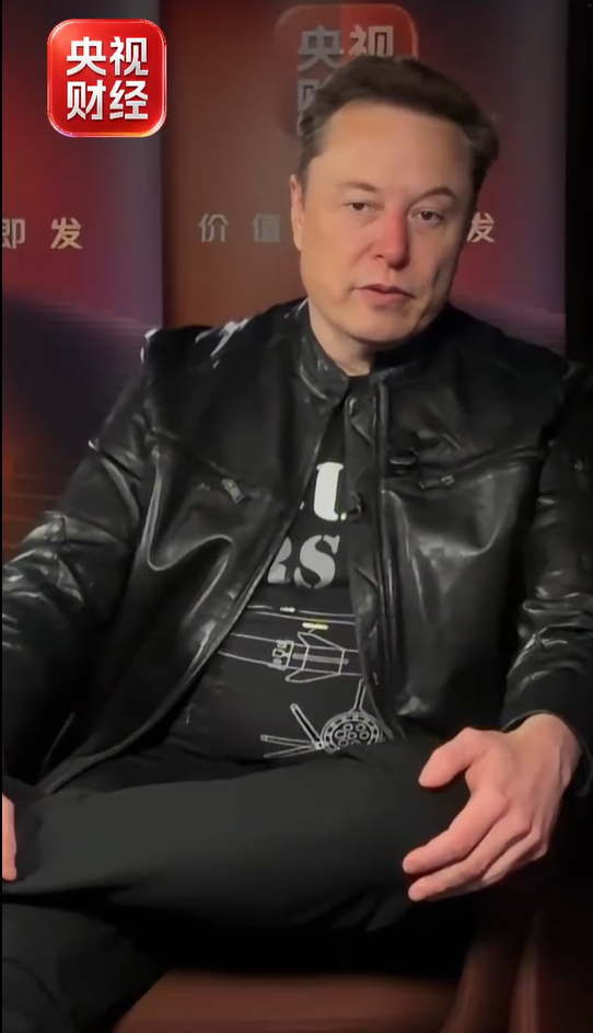 马斯克判断，大概两到三年内，中国就能依靠光刻技术与芯片制造补齐算力缺口。同时他对中国的AI大模型评价很高。