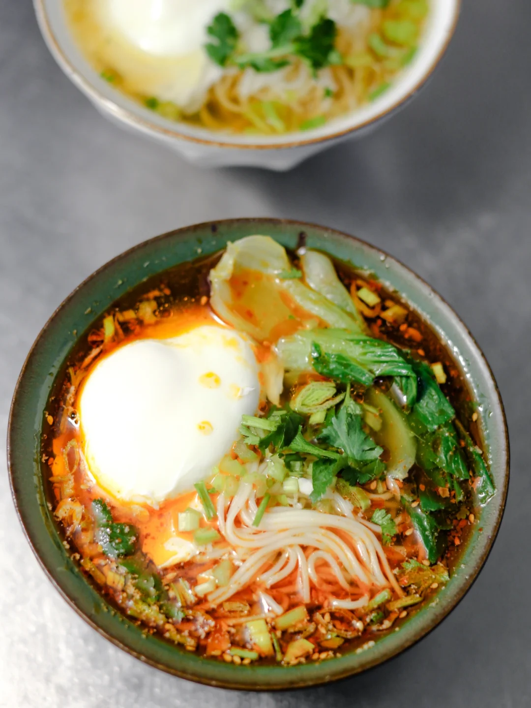 坚持做100种面不重样（79）荷包蛋酸辣热汤面