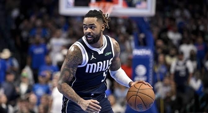 上海男篮签下拉塞尔又拿下麦基，三外援阵容正式敲定。古德温留队，拉塞尔顶替离队的弗格，麦基补上怀特塞德和洛夫顿走后的内线窟窿。但麦基上赛季在北京常规赛场均12分6板看着还行，季后赛直接掉到7.9分5.1板，命中率跌到四成出头，这状态上海敢接也是心大。拉塞尔上赛季在NBA三分只有29.5%，到了CBA能