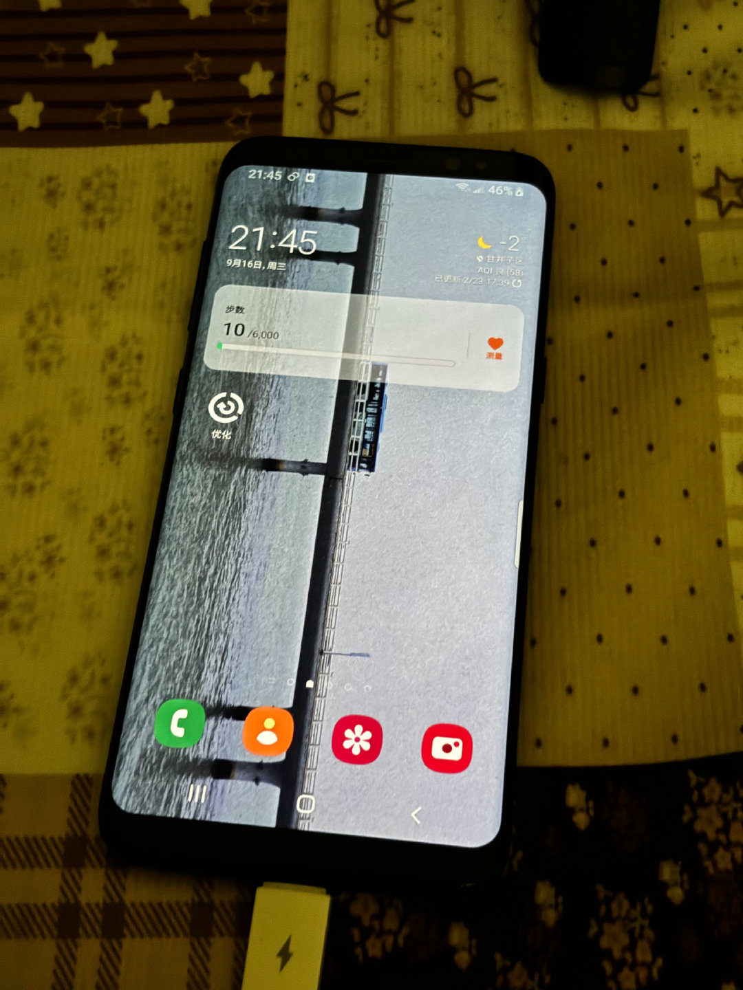 今天把老古董翻出来并感慨，我再也没用过像三星s8一样手感绝佳的手机了。 ​