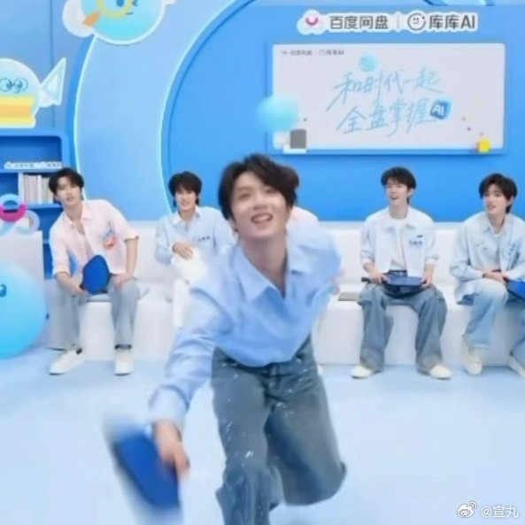 #刘耀文[超话]#  
狗儿来也🐶 ​
