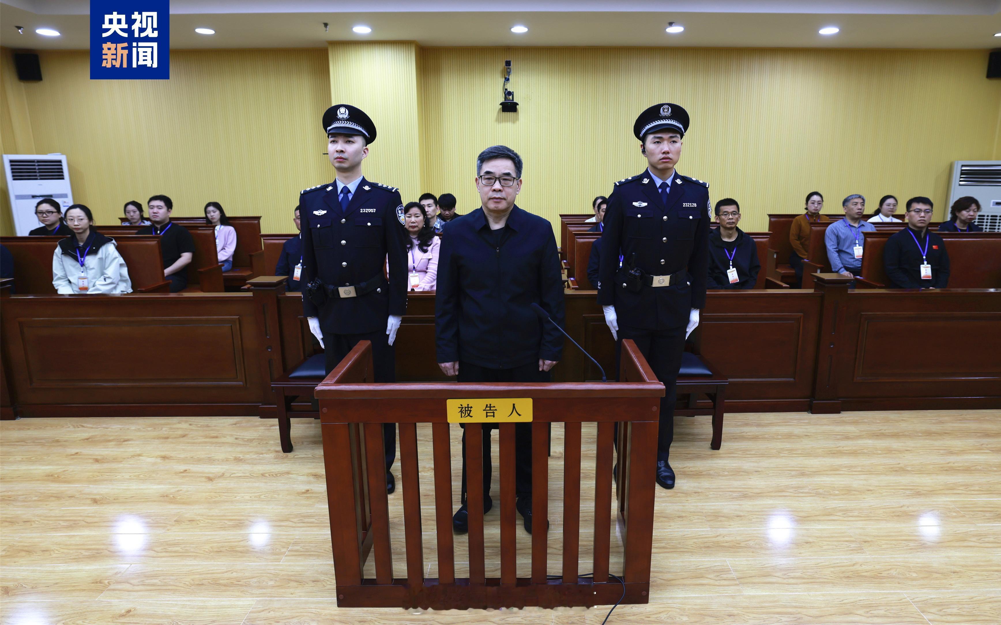 【中化集团原副总经理#冯志斌一审被判十九年#】2026年9月21日，黑龙江省大庆市中级人民法院一审公开宣判中国中化集团有限公司原党组成员、副总经理冯志斌受贿、利用影响力受贿、国有公司人员滥用职权案，对被告人冯志斌以受贿罪判处有期徒刑十四年，并处罚金人民币六百万元，以利用影响力受贿罪判处有 ​