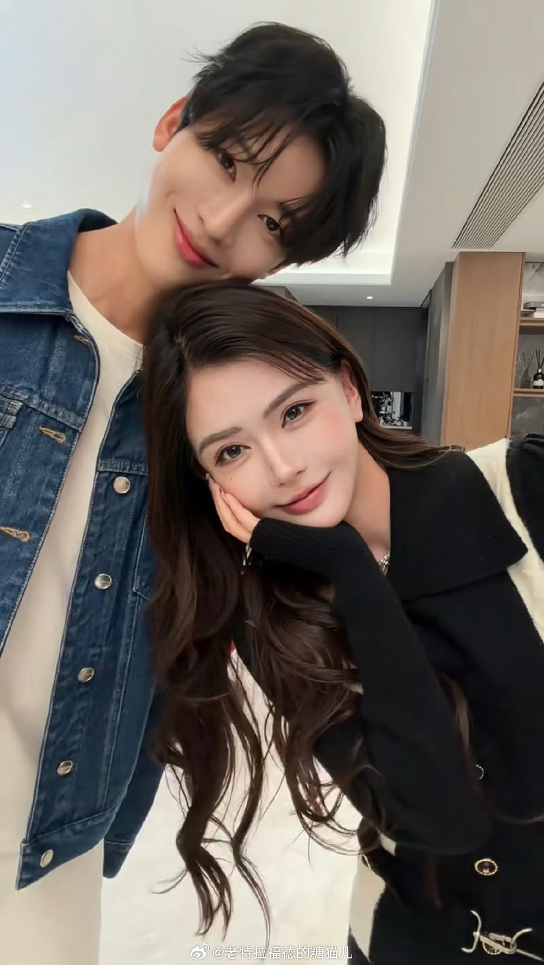 #韩安冉公开与韩国男演员恋情#我印象里上个月刚官宣过一个男友[允悲][允悲][允悲]，这个月又官宣一个男友。。
韩安冉离婚后的生活真的多姿多彩啊。。
都这样了，还一堆人撺掇宋浩然跟她复婚，网友也是操碎了心。 ​