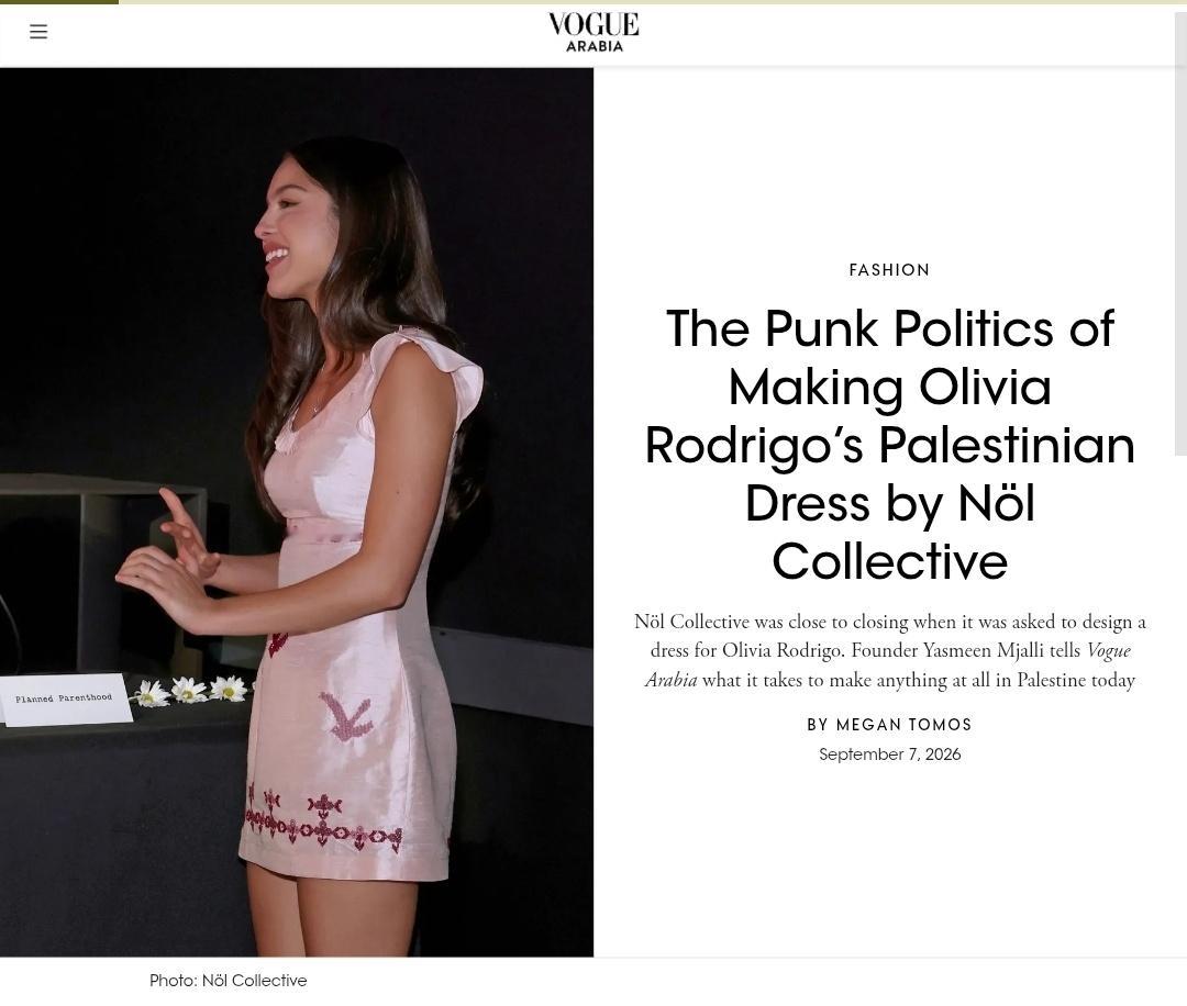 #oliviarodrigo[超话]#
巴勒斯坦设计师Yasmeen Mjalli在接受阿拉伯版《Vogue》采访时透露，在以色列海关销毁了她们的一批面料货物之后，其时装品牌Nöl Collective曾一度濒临倒闭——直到Olivia Rodrigo委托该品牌为其举办的Daisy Chain Fields全女音乐节定制了一套礼服。

“‘我当时真的在想，也许我 ​
