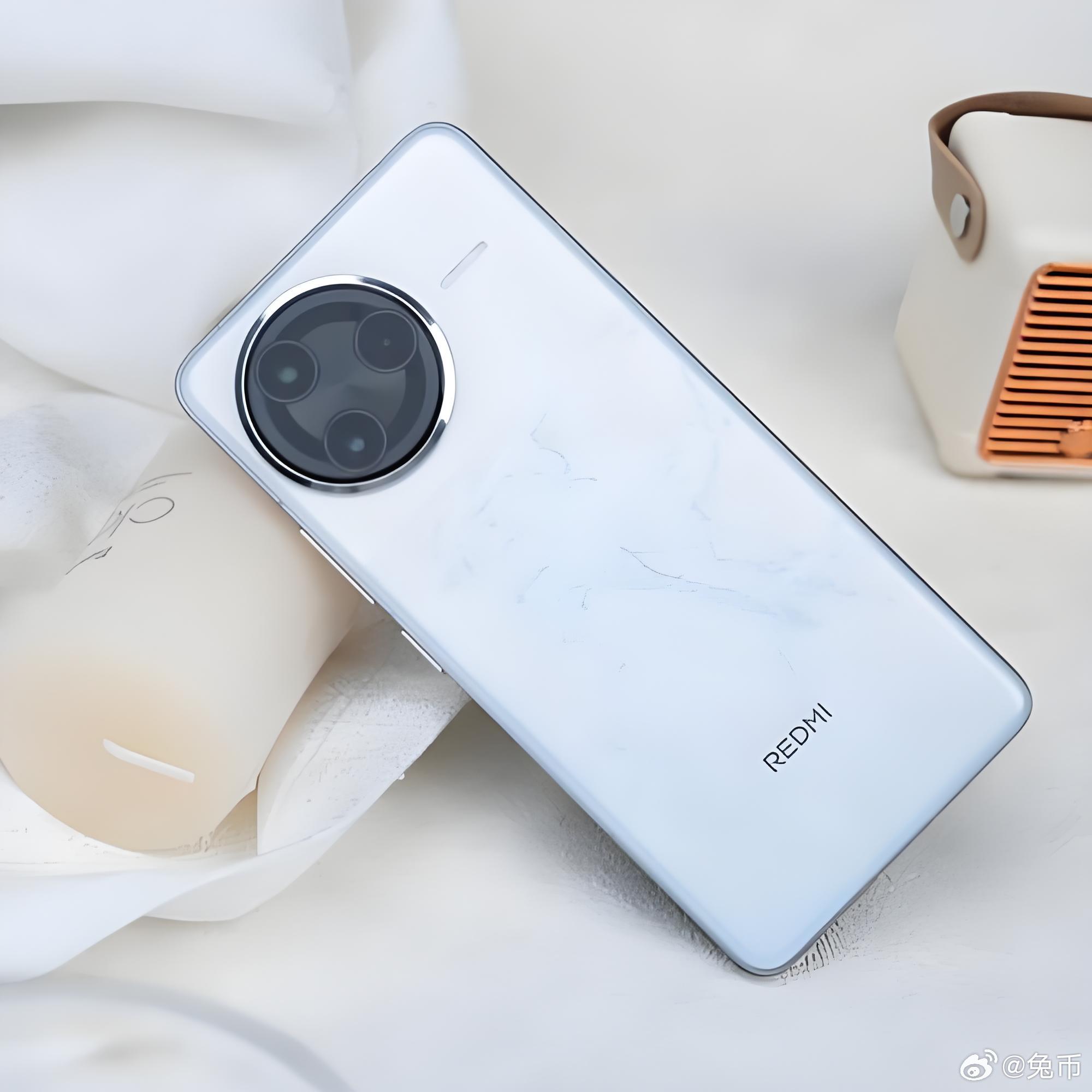 然后就是25年5月份，3300换的K80Pro，16加512版。其实换的时候一直很犹豫，因为用了五年K30Pro变焦版用起来也完全不卡，游戏性能也完全够用，玩原神什么的别开高画质也没问题。256的存储空间也从没装满过，之所以换机的主要原因是……有国补。而且当时一直在传六月份国补就停了，于是想着五六年也该换 ​