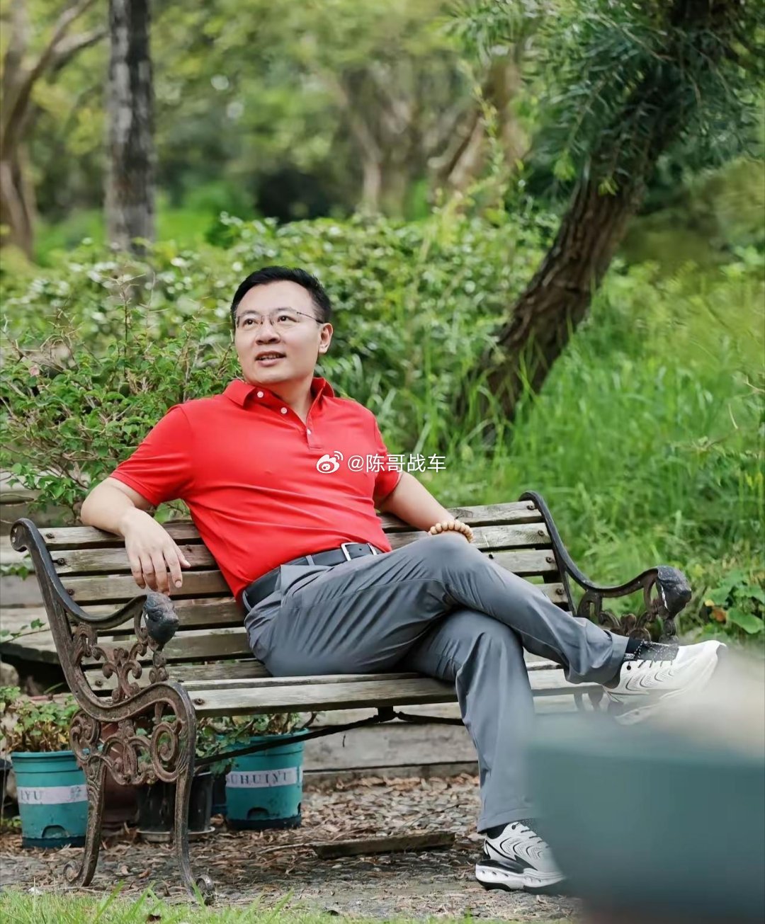 良药苦口！任泽平近期发声，股市底部要依靠信仰，股市的顶部要依靠理性。任泽平的意思是，目前芯片半导体大幅回调，已经来到阶段性底部，或者市场正在筑底，这个时候要坚定人工智能是未来科技的大方向，将来芯片半导体大涨的话，在行情顶部的时候，投资者不要去赚最后一个铜板，要及时撤退！ ​