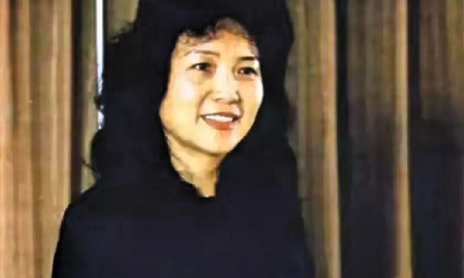 坐拥亿万身家的“疫苗女王”高俊芳，终审结果终于出来了，维持无期徒刑！

轰动全国的长春长生假疫苗案二审彻底尘埃落定，四项罪名全部坐实，数罪并罚，毫无悬念。

生产伪劣疫苗、收受贿赂、挪用公款、行贿舞弊，桩桩件件，全是触碰人性底线的恶行。

天底下什么钱都能赚，唯独孩子的救命钱，绝对不能碰！老话常说：