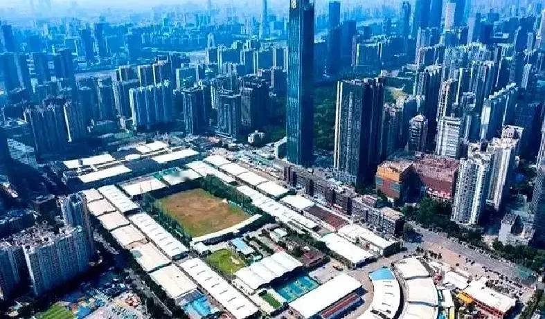 广州给了100亿。  只为收回市中心那块36万平米的赛马场。 很多人可...