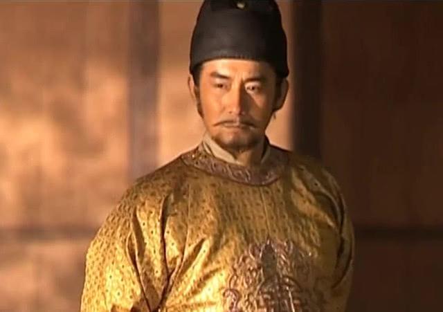 武德九年，齐王李元吉谋反，带兵一路杀至玄武门，秦王李世民浴血奋战拼死抵抗，然寡不敌众，玄武门被破，李世民危在旦夕，恰逢此时太子李建成带兵赶至，李元吉兵败，困兽犹斗之际弯弓一箭射向李世民，生死攸关之时太子李建成飞身上前扑倒李世民，替他挡下了必死的一箭。李世民怀抱兄长的遗体仰天长啸，愤怒之下直接砍下了李