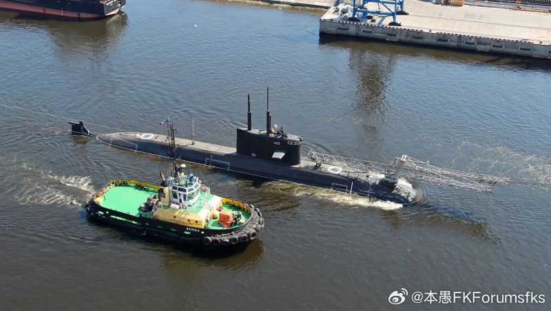 677型柴电潜艇升级版批量生产继续——今天的圣彼得堡海军上将造船厂开铺新的677型升级版柴电潜艇


这算是升级版批量型的第5艘，今年还会开造第6艘


- ​​​​