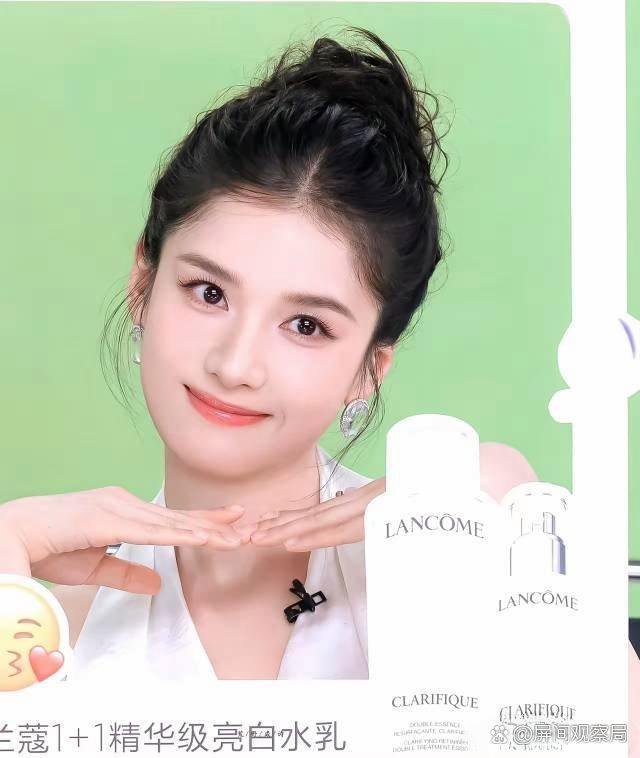 兰蔻直播间的张婧仪，自带文艺氛围，极具个人特质，真的太美了。 ​