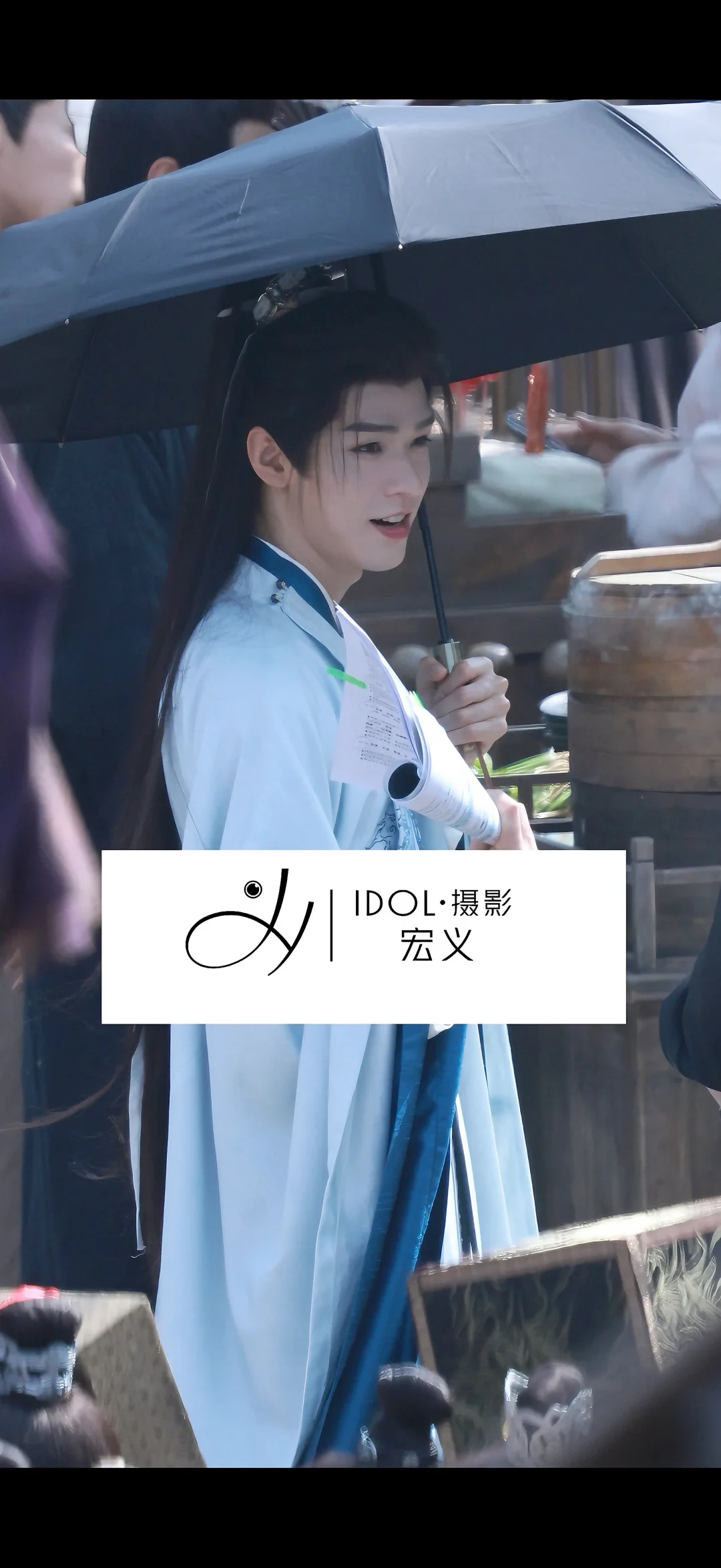 龚俊在开心的走戏