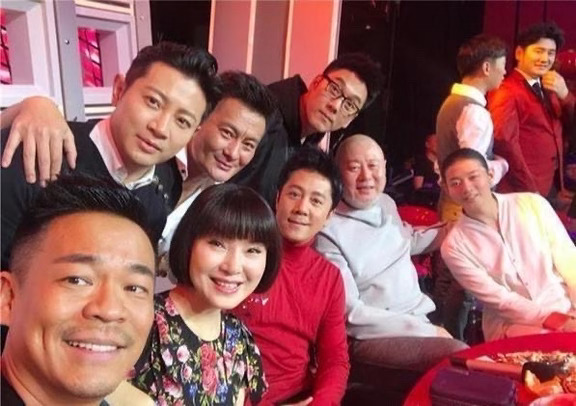 几位90年代的老牌歌手合影