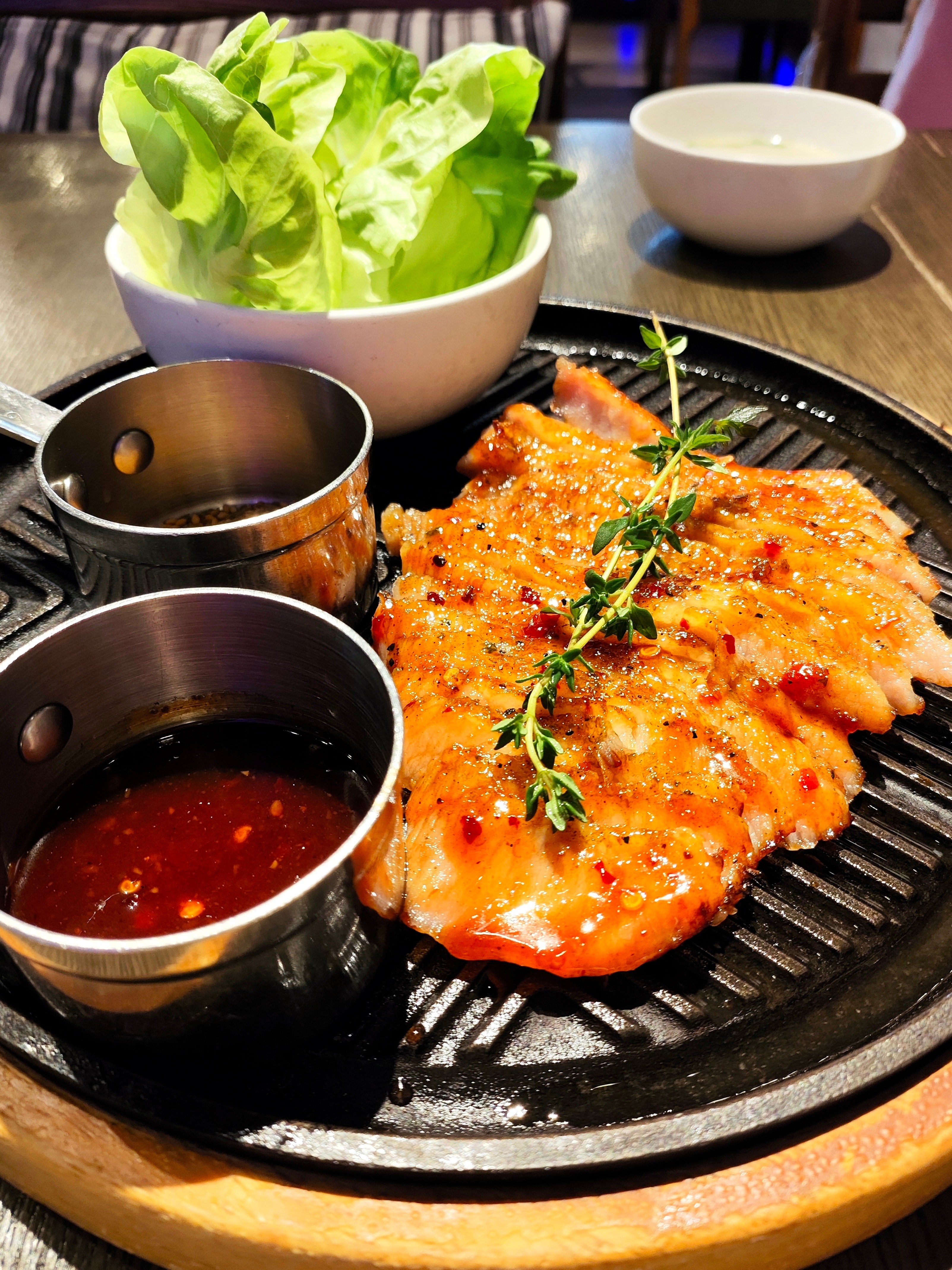 不可辜负的美食[超话] 今日份外食--小大董~~同事中的霸王餐，免费的就是爽[哈哈][哈哈][哈哈]打卡送的海盐冰激凌还不错耶~~生活手记好好吃饭吃吃喝喝的日常 ​​​