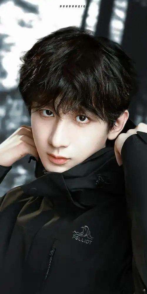 同为清冷古装，成毅氛围感封神还是李宏毅少年感更胜？演技颜值你更吃谁的风格？ ​