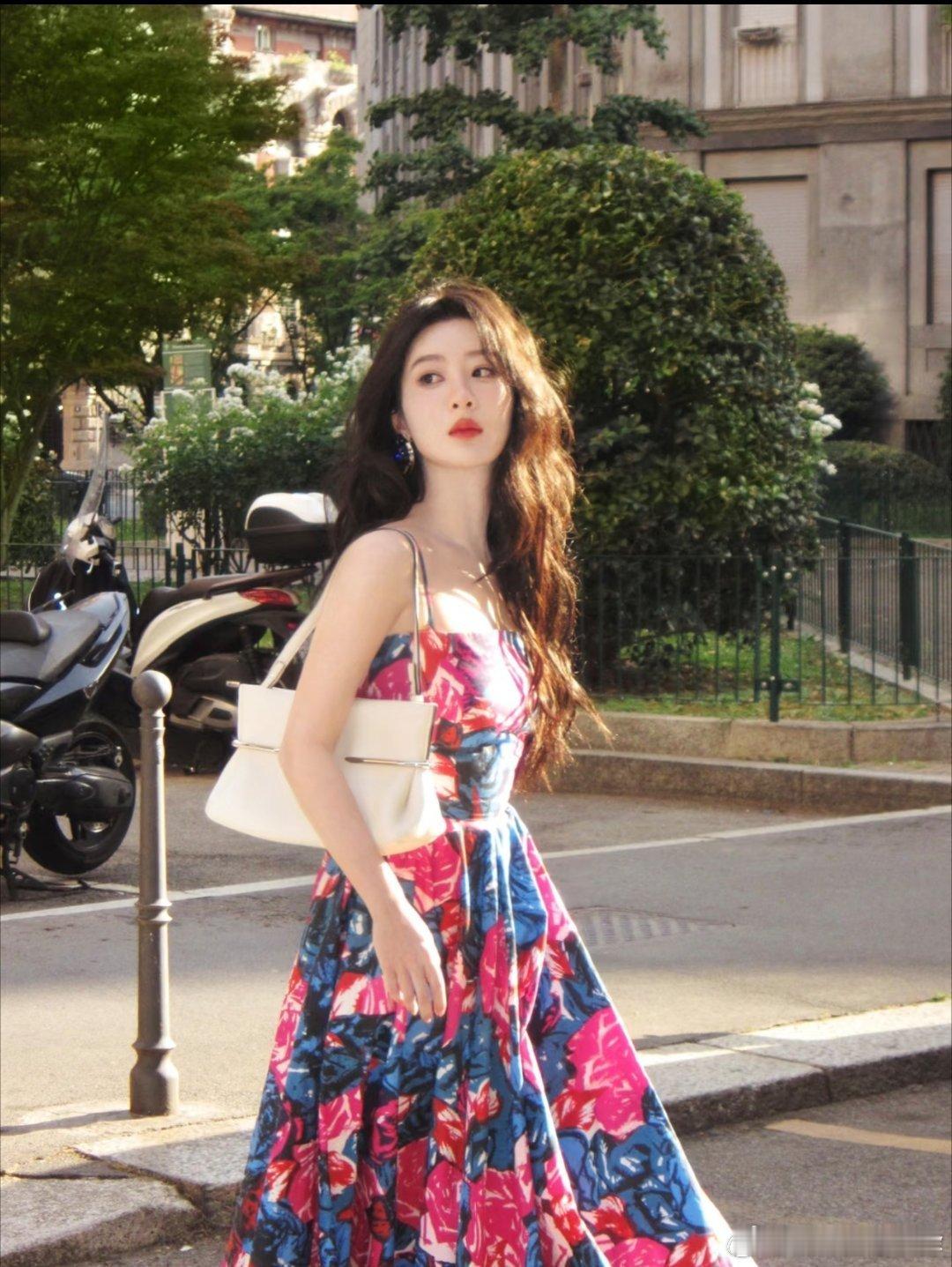 #杨紫[超话]##杨紫董竹君# yz#杨紫玉兰花开君再来# 
世间所有的美好莫过于如愿，愿我所念，愿你所愿皆能如愿 ​
