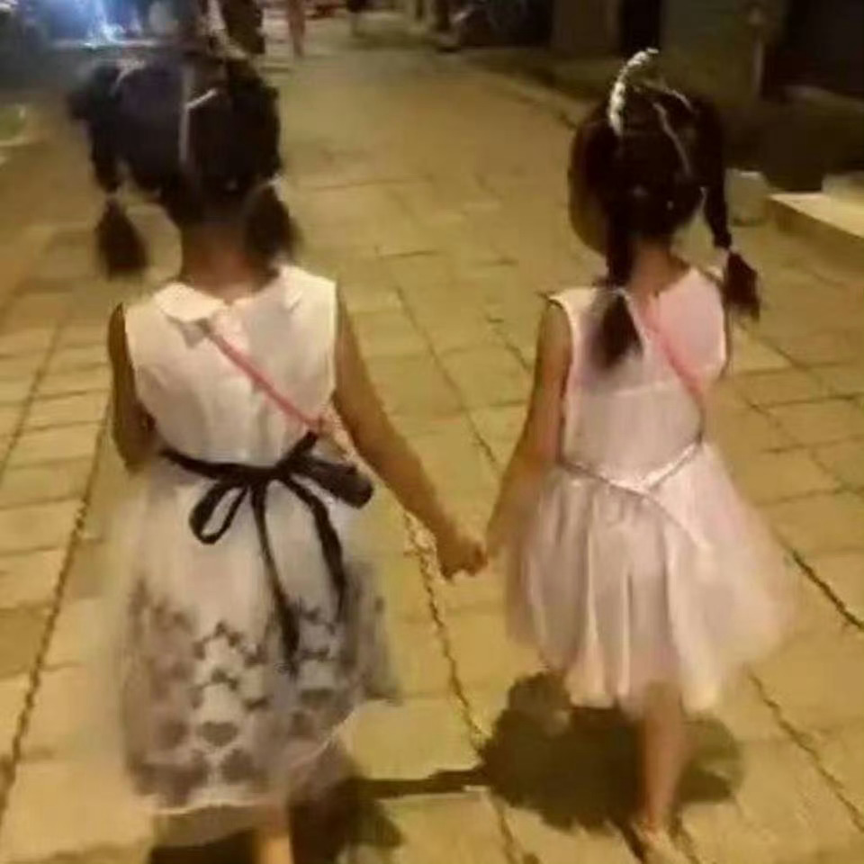 我跟你说 谈恋爱多好，结婚多好有孩子多好！我曾经一心一意希望你和关晓彤结婚生子。还有你 你说你要当丁克 我说丁克有什么好的？不结婚不生孩子有钱有什么意义！可你们所有人做局来害我！！！！我不是给你们炫耀我有孩子！我是希望你们结婚生子。你更加神奇了！你出 ​